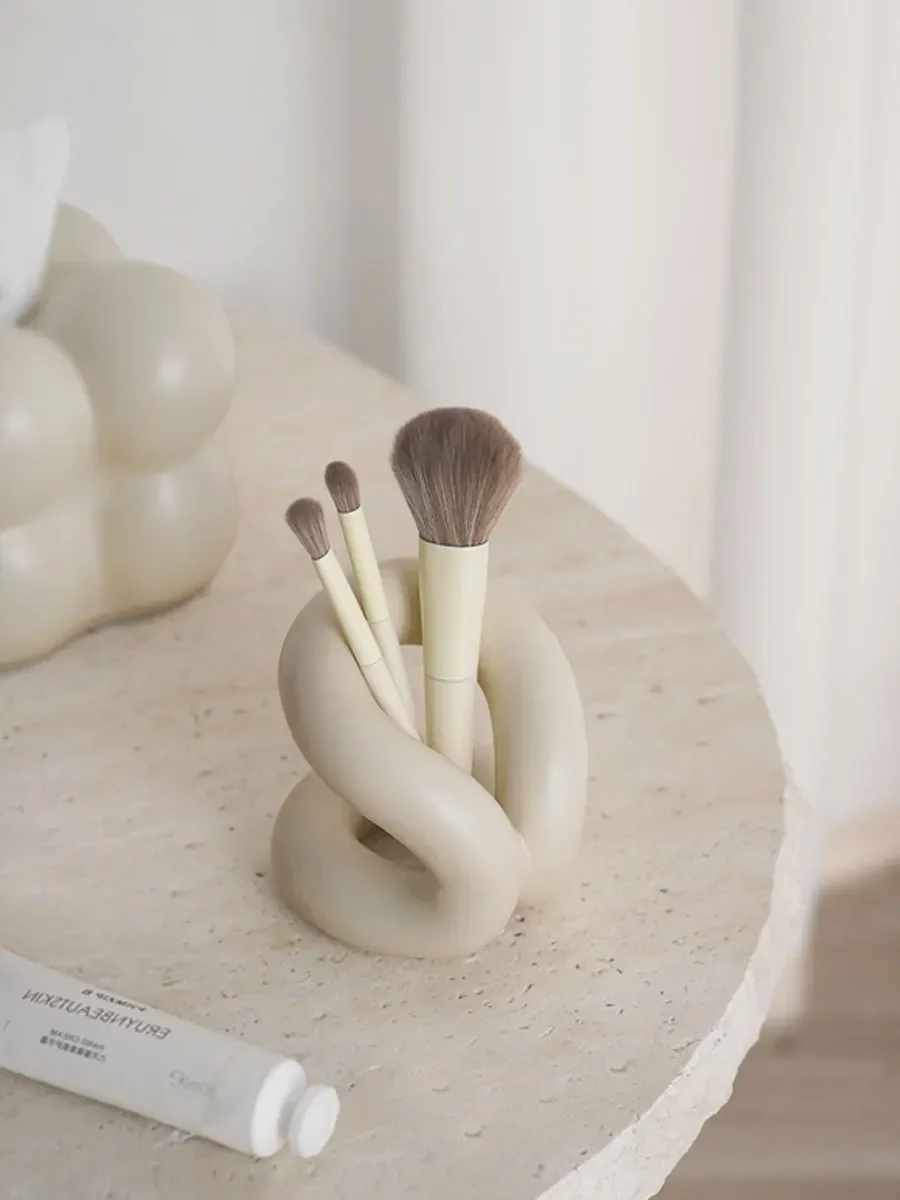 

Modern Simple Style Ceramic Shelf Creative Knot Styling Living Room Bathroom Decoration Pieces Toothbrush And Toothpaste Holder