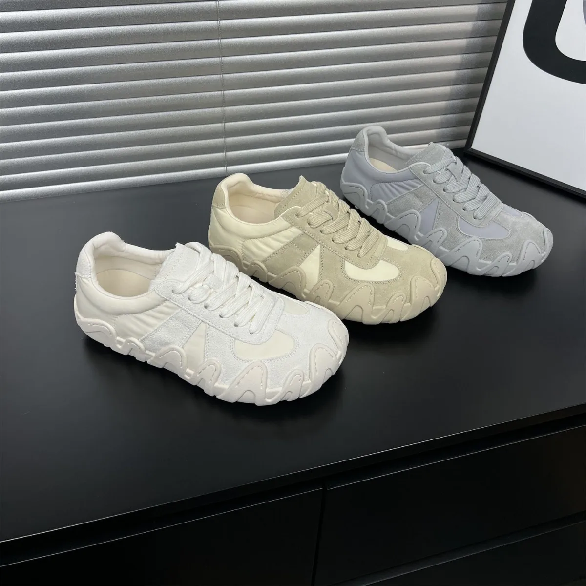 2026 New Women's Outdoor Low-top Casual Shoes, High-quality Women's Shoes with Non-slip Soft-soled Casual Sports Shoes