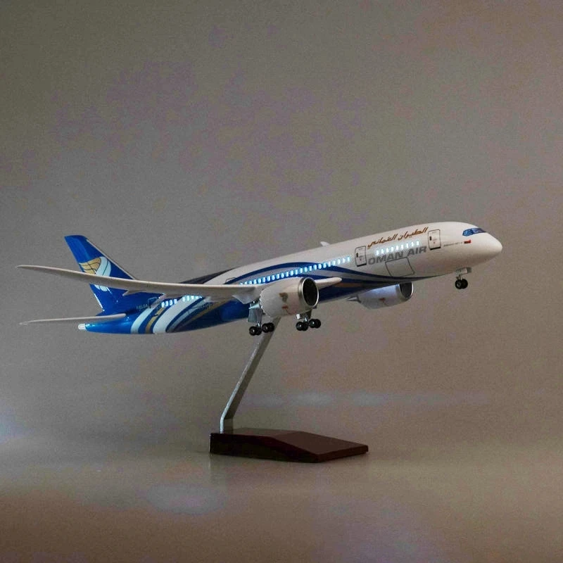 47 سنتيمتر 1/130 مقياس طائرة 787 B787 طائرة عمان طيران طيران ث الضوء والعجلة دييكاست البلاستيك الراتنج نموذج طائرة لعبة للأطفال