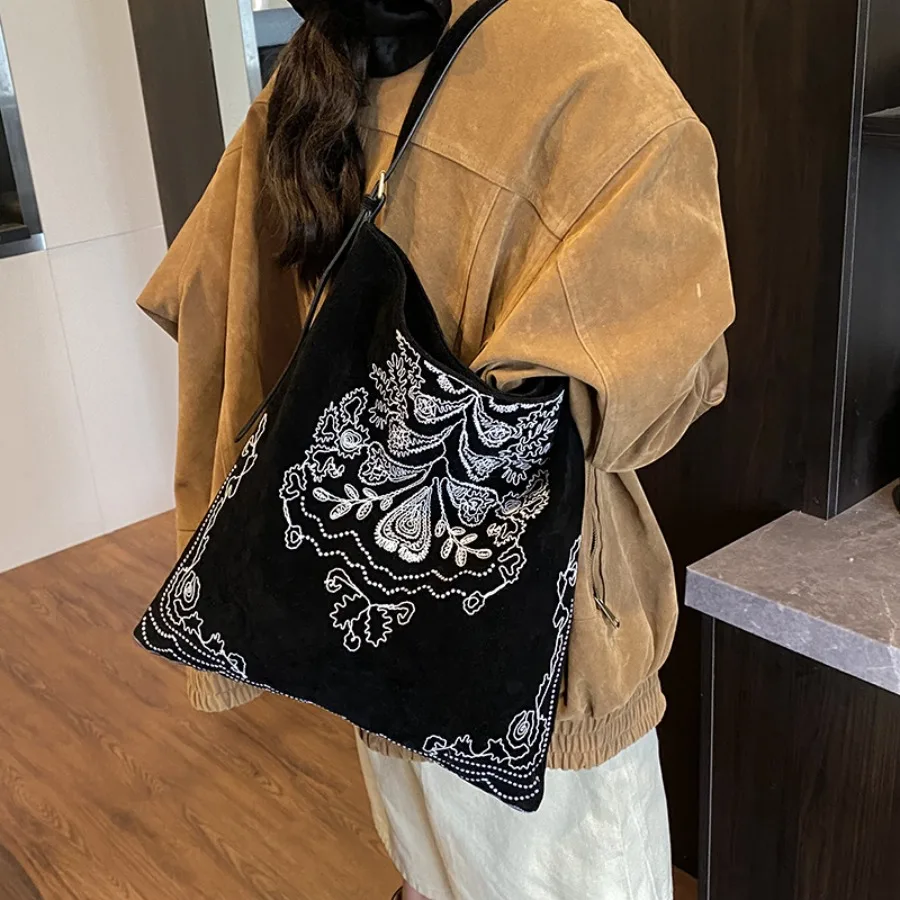 

Niche Ethnic-Style Suede Velvet Embroidered Vintage Large Capacity Shoulder Bag Bohemian-Style Satin-Finish Tote Bags