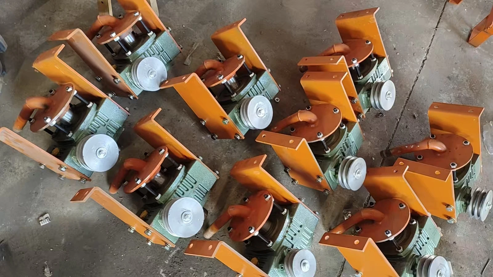 جهاز حفر صغير قابل للطي للاستخدام العائلي مخصص 60 م 80 م 100 م جهاز حفر آبار المياه الصغير مع مضخة مياه