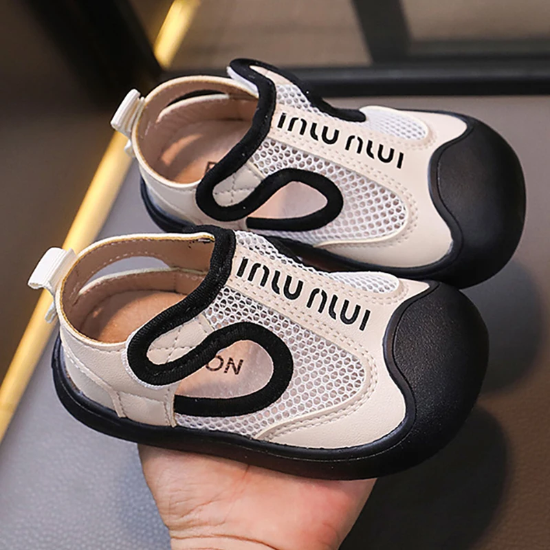 Zapatos deportivos de verano para niños, sandalias transpirables con agujeros para niño y niña, zapatillas ergonómicas de suela blanda para chico para verano