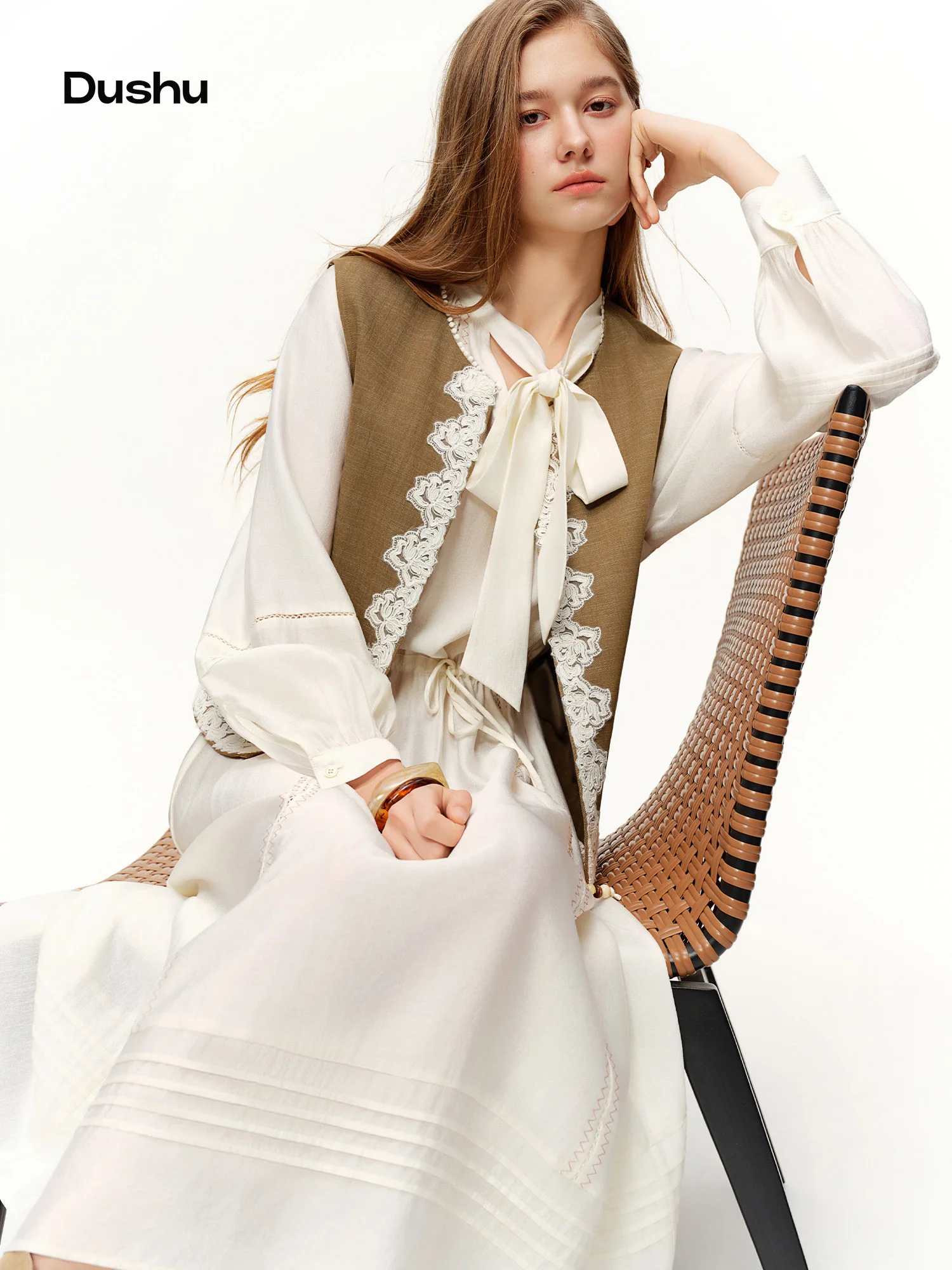 

DUSHU Holiday Embroidered Dress 2026 Spring New Style Long Sleeve Slim Waist French Retro White Dress Mid-calf Elegant