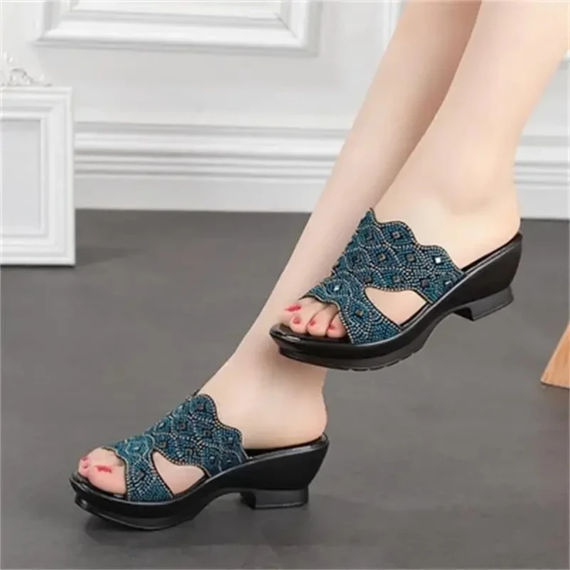 موديلات شباشب سابو لتقويم العظام مصنوعة يدويًا على أساس سيدة لعام 2025، قباقيب جلدية للطبيب والممرضات والمستشفى والتمريض قباقيب نسائية