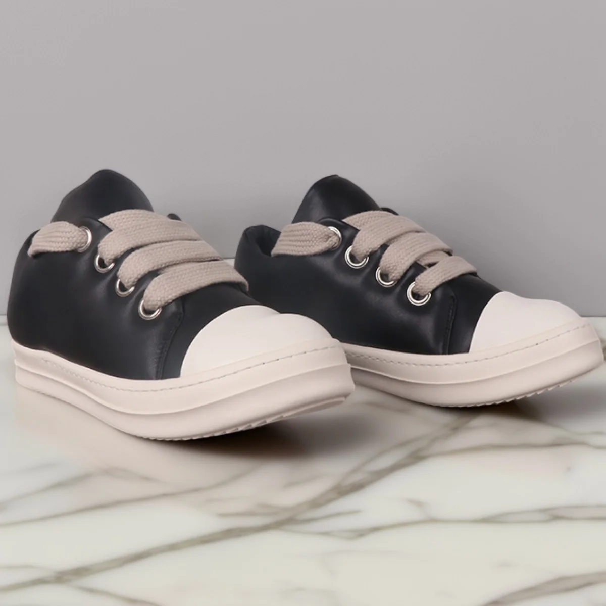 Men's Casual Leather Shoes Women Low Top Jumbo Lace-Up Luxury Designer Black White Sneakers Wide Shoelaces Autumn Bread Shoe