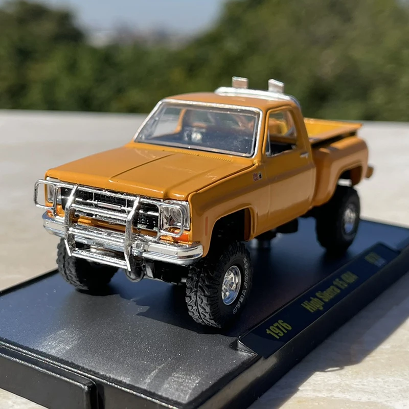 1:64 Scale Diecast Alloy GMC 4X4 Off-road Vehicle Pickup Truck Toy Car Model Classic Adult Souvenir Ornament Gift Static Display