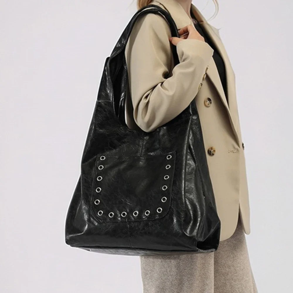 

Сумка на плечо большой вместимости, большая сумка с полыми заклепками, роскошная мягкая искусственная кожа, дизайнерская сумка-бродяга для покупок, 2025 НОВЫЕ сумки в форме полумесяца