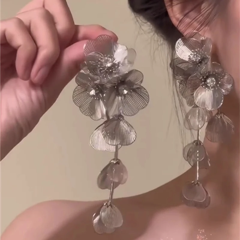 

Fashion personality exaggerated design sense rose flower long earrings