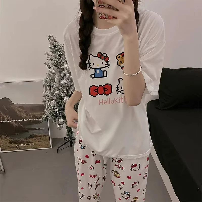 نسخة صيفية جديدة من تي شيرت Hello Kitty النسائي القطني برقبة دائرية النسخة الكورية من نماذج الرسوم المتحركة Hello Kitty ملابس علوية فضفاضة غير رسمية
