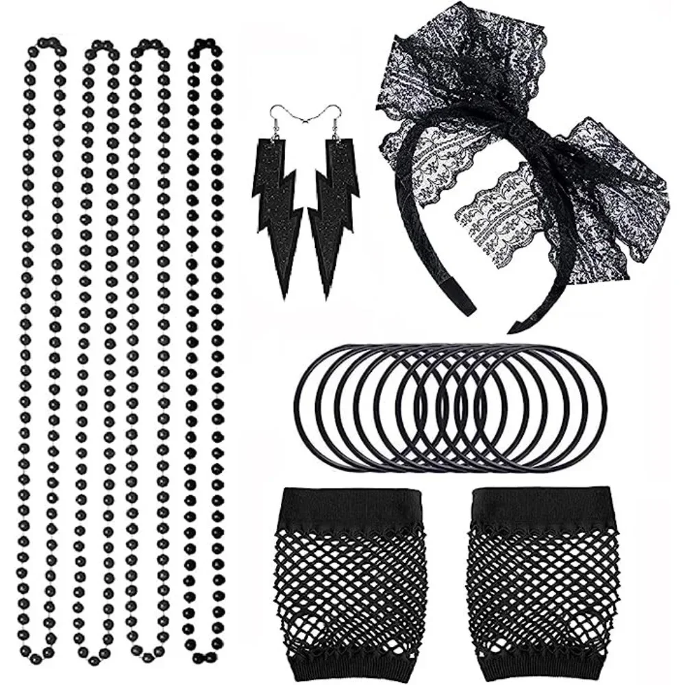 Divers accessoires tels que des colliers néon, des gants en filet de pêche, des couvre-chef à nœud, des boucles d'oreilles, etc. pour les costumes de fête des années 1980