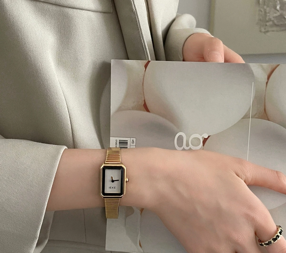 Маленькие ароматные часы в стиле ретро без второго дизайна со стальным ремнем, женские нишевые часы среднего и древнего стиля