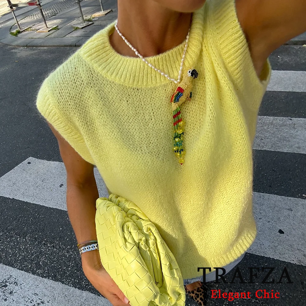 TRAFZA Casual Loose Yellow Plain Knit Sweater Vest Women\'s Solid Vest New 2024 Autumn Winter Fasion Lazy Basic Sweater Vest