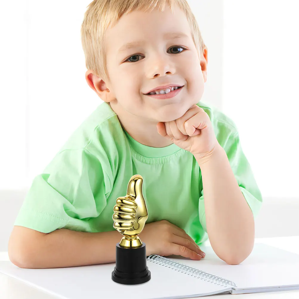 

4pcs Thumb Trophy Plastic Gold Award Employee Kids Party Gifts Mini Trophies Creative Design Soccer Commemorative