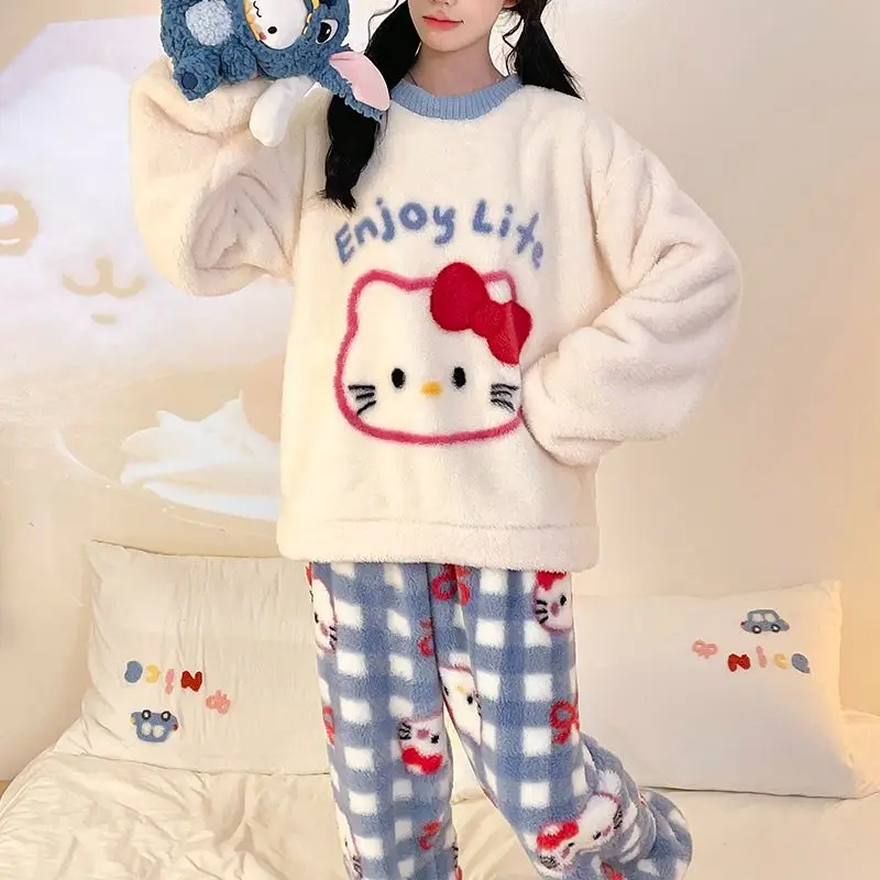 ชุดนอนผ้ากำมะหยี่คอรัลสำหรับผู้หญิง ลายการ์ตูนซานริโอ้ ฤดูใบไม้ร่วง ฤดูหนาว ลายคาวาอี้ เฮลโล คิตตี้ ชุดนอนหนานุ่ม สวมใส่สบายๆ แบบลำลอง