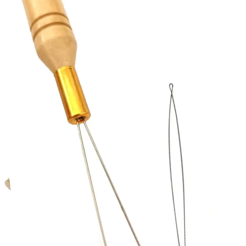 Ago per Extension Capelli con Manico in Legno - close-up view