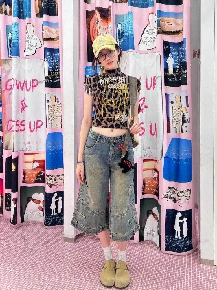 Camiseta feminina de manga curta plissada com estampa de leopardo retrô americana, ajuste fino e emagrecimento, top curto picante para meninas