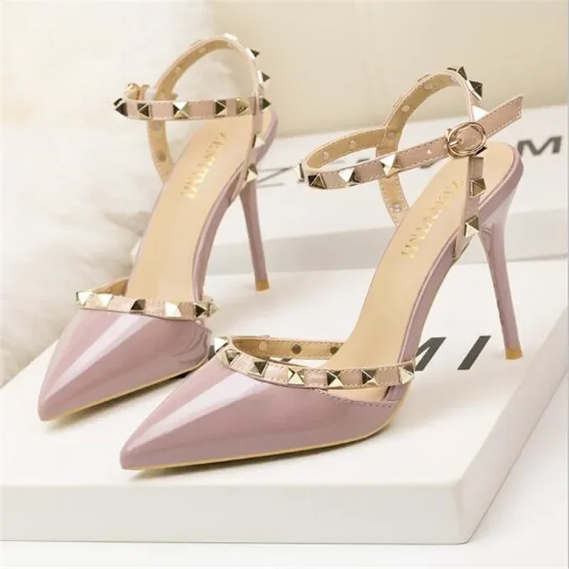 

2023 Summer Classic Shallow Rivet Women's Sandals Ankle Buckle High Heels Shoes Fashion Women Pumps Party Sandals Patent Leather