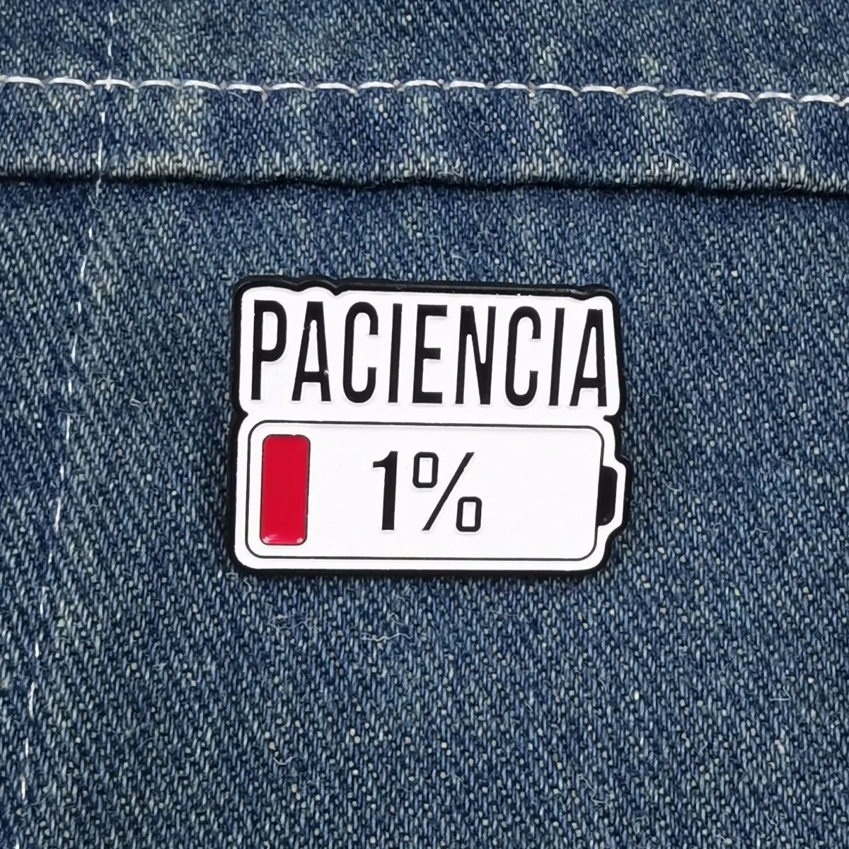 Spanische PACIENCIA Emaille Pin 1 % Batterie Brosche Pines Anstecknadeln Abzeichen auf Rucksack Kleidung Accessoires Modeschmuck Geschenke