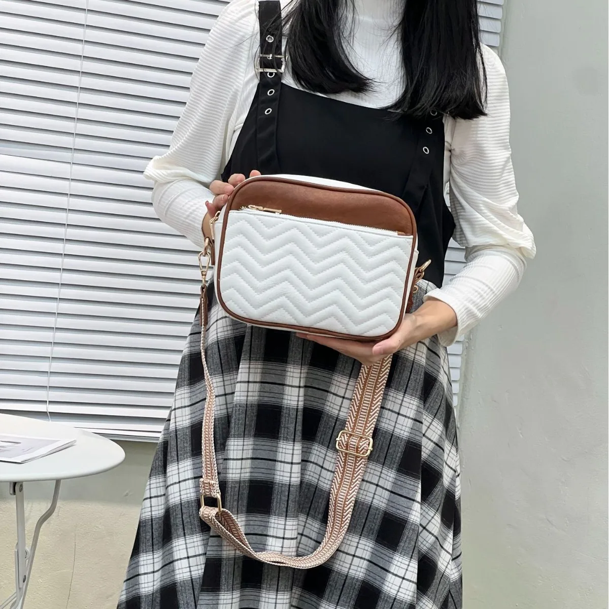 

Роскошная дизайнерская стеганая сумка через плечо для женщин с широким ремешком, веганская кожаная сумка через плечо