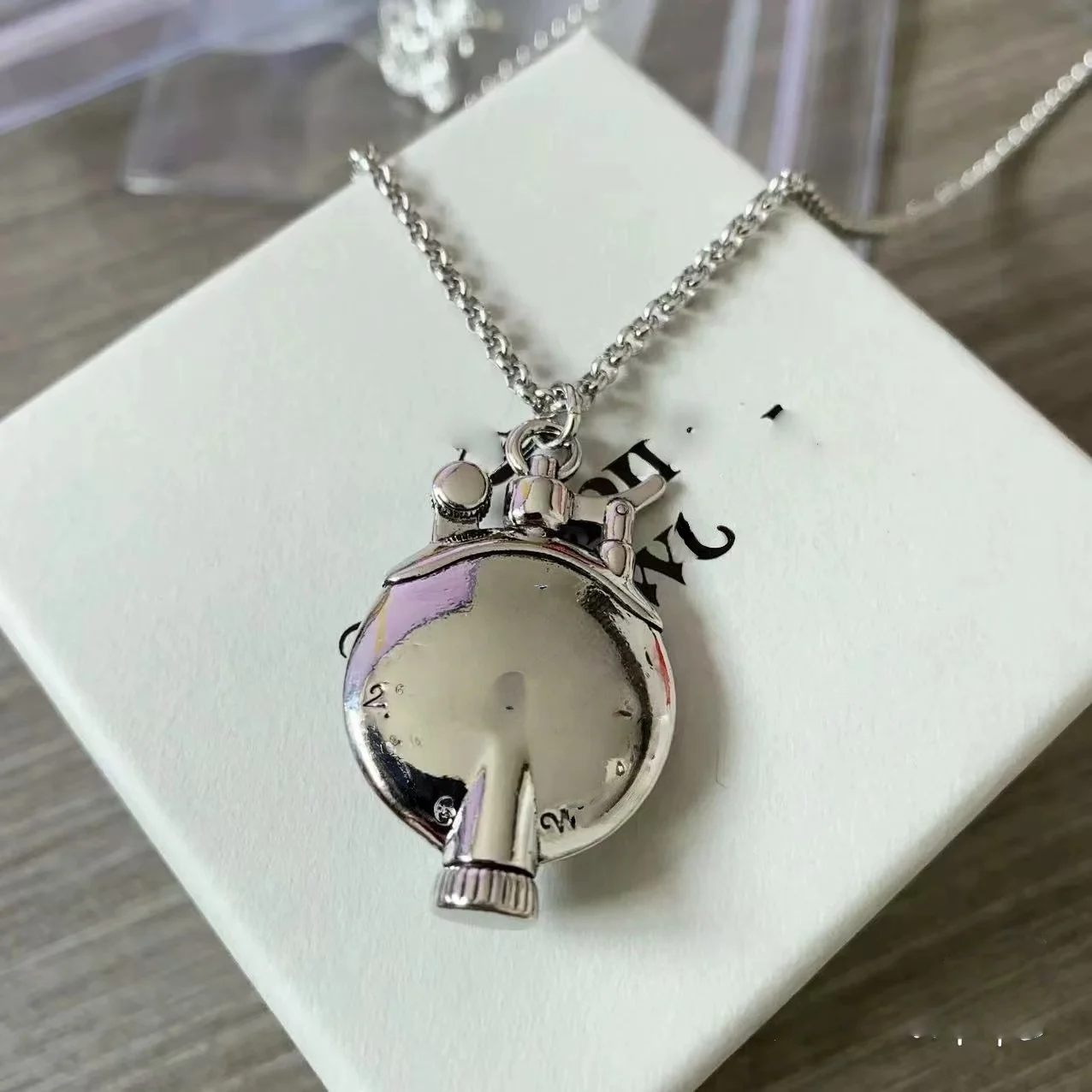 

New Portable Zinc Alloy Necklace Lighter With Trendy Personalized Design, High-end Light Luxury Gifts For Men And Women