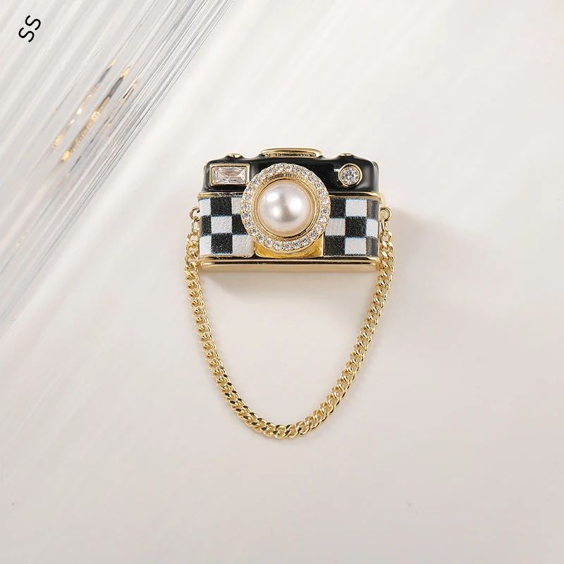 Personality Fashion Chain Camera Brooch Small Cute Cardigan Coat Ppin Pearl Decoration Garment Accessories Gold Metal Ornament