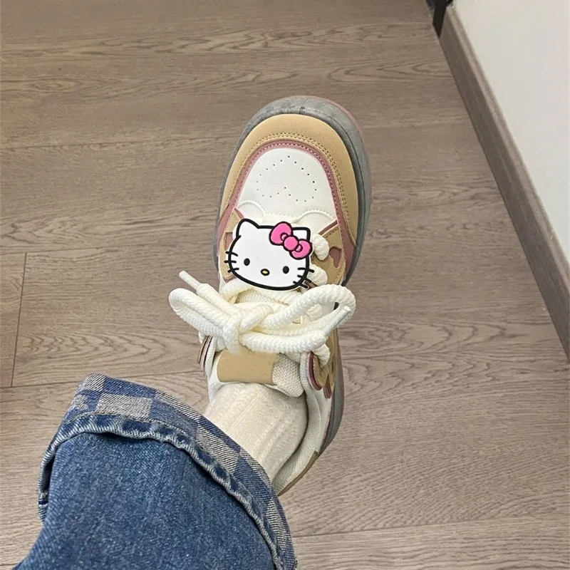 Retro giapponese originale Sanrio Hello Kitty scarpe da tavola primavera nuove scarpe con plateau versatili scarpe da ginnastica Casual scarpe firmate da donna