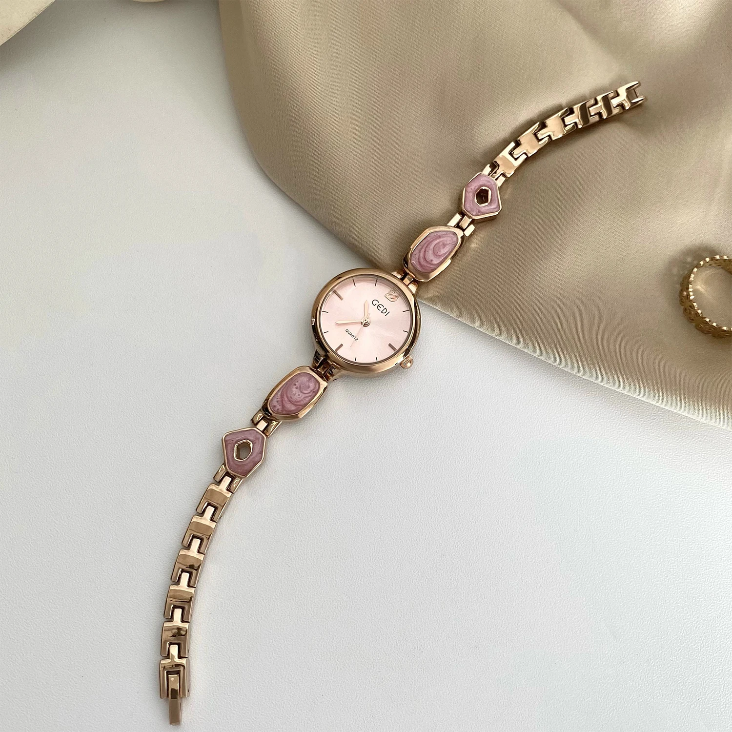 2025 New Vintage Luxury Watches for Women Swan Chain Design Water-Resistant Quartz Ladies' Watch Perfect Gift for Girlfriends