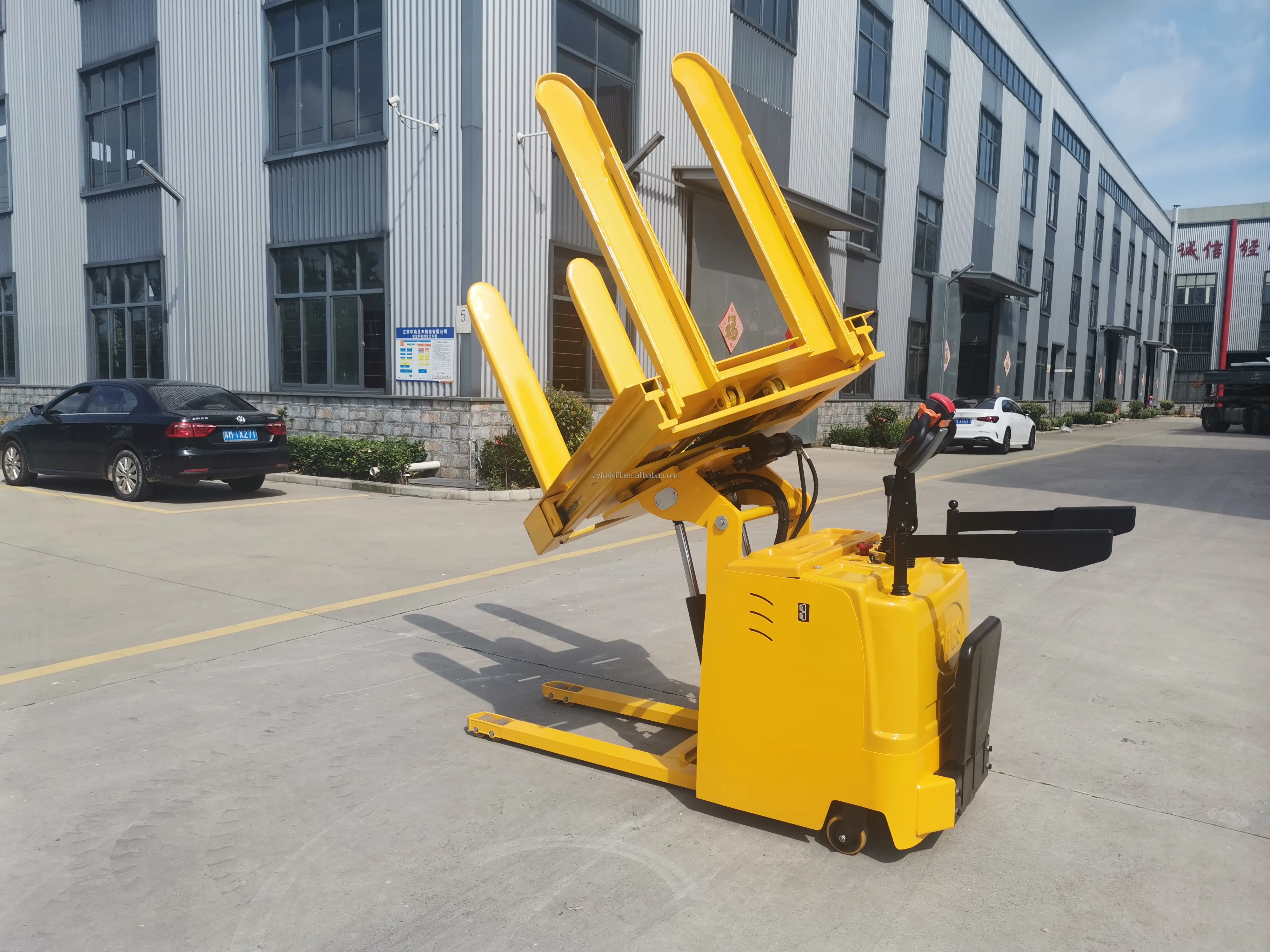 Small 1.5 Ton Indoor/Outdoor Electric Hydraulic Self-Loading Pallet Stacker Forklift Rotator 180 Degree