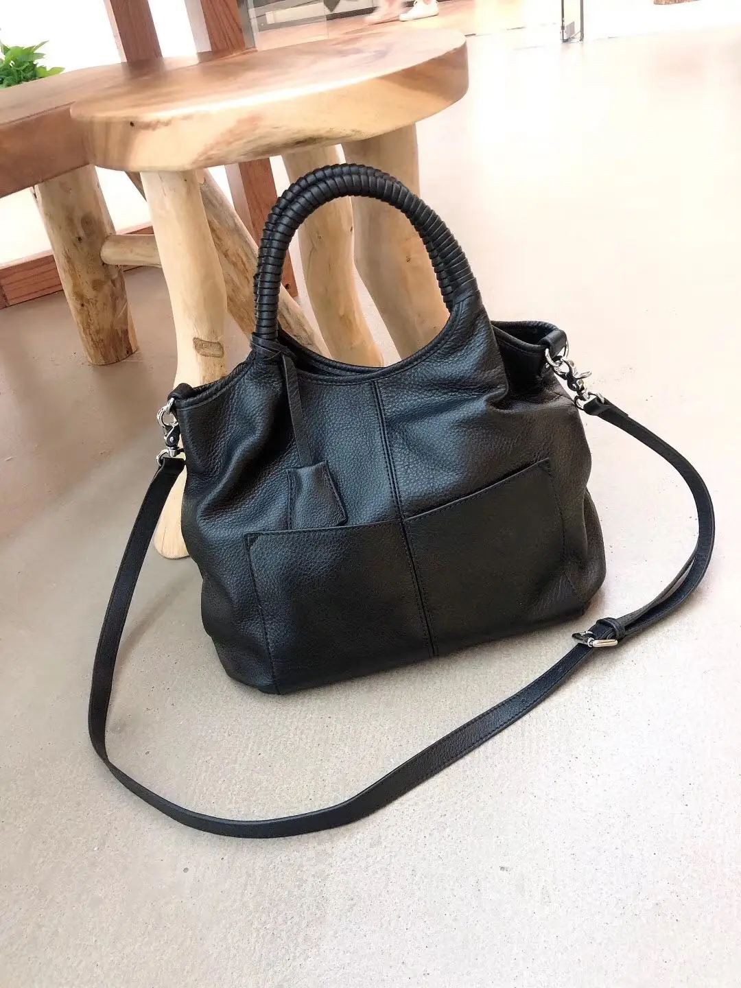 Women\'s Leather Bag 2022 New Fashion Messenger Bag First Layer Leather Large Capacity Shoulder Portable Handbag