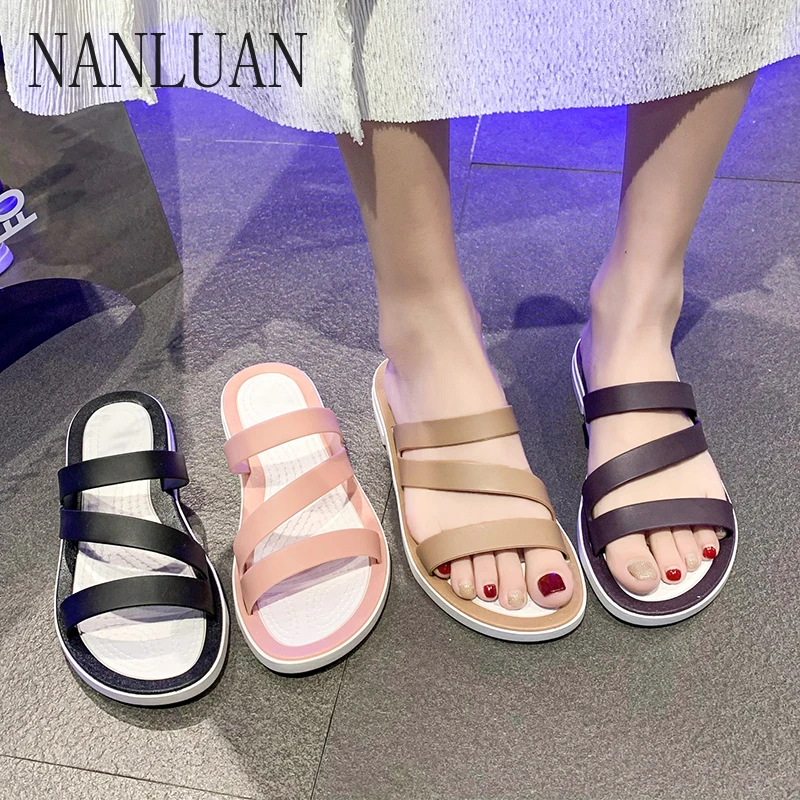 2024 Boutique moda de verano zapatillas de mujer nuevos zapatos de mujer simples de Color sólido sandalias antideslizantes de interior para las cuatro estaciones