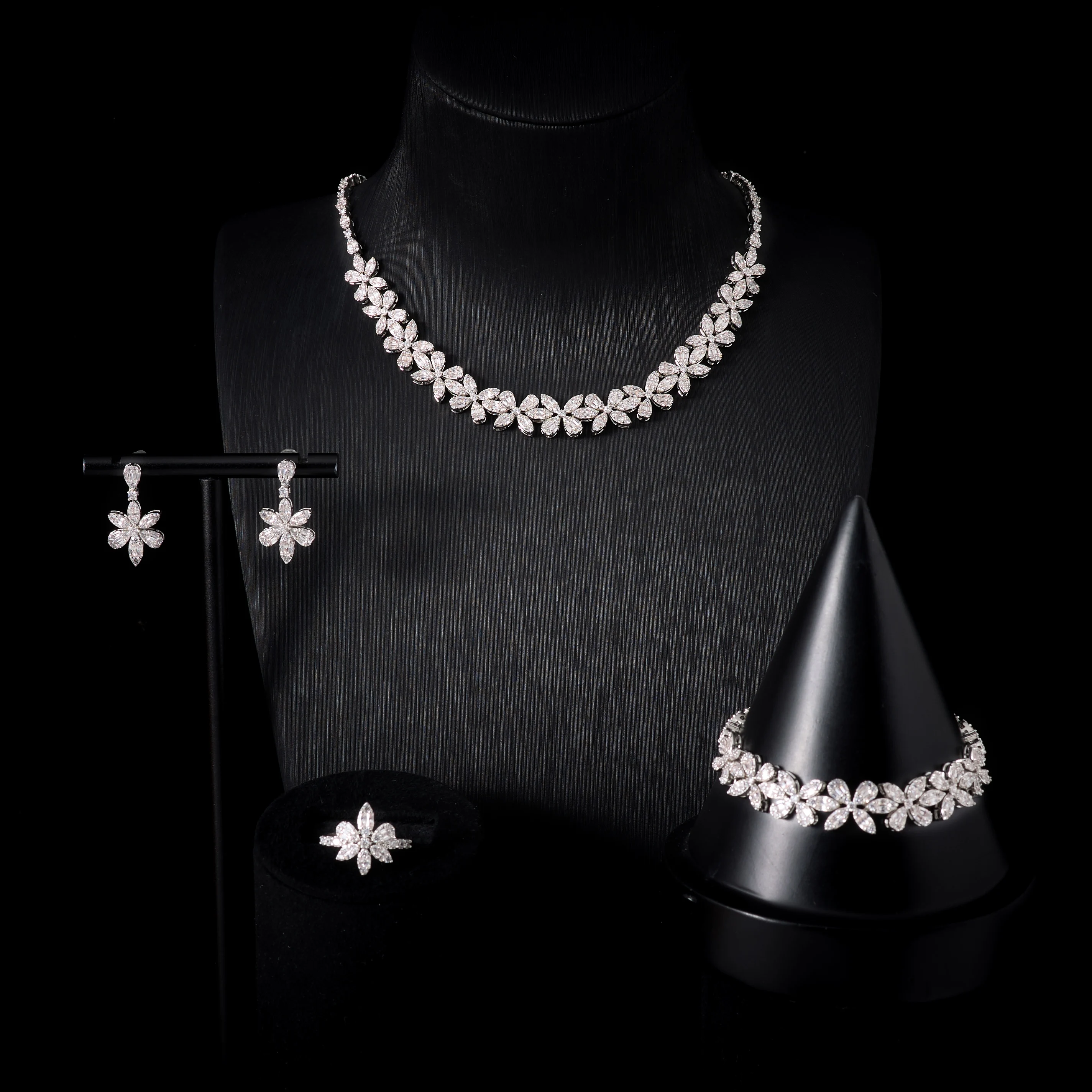 

IN JEWELIFE 00142 Trendy Jewelry Set for Women Cubic Zirconia Elegant Set for Saudi Dubai Party Bridal Accessory Gift