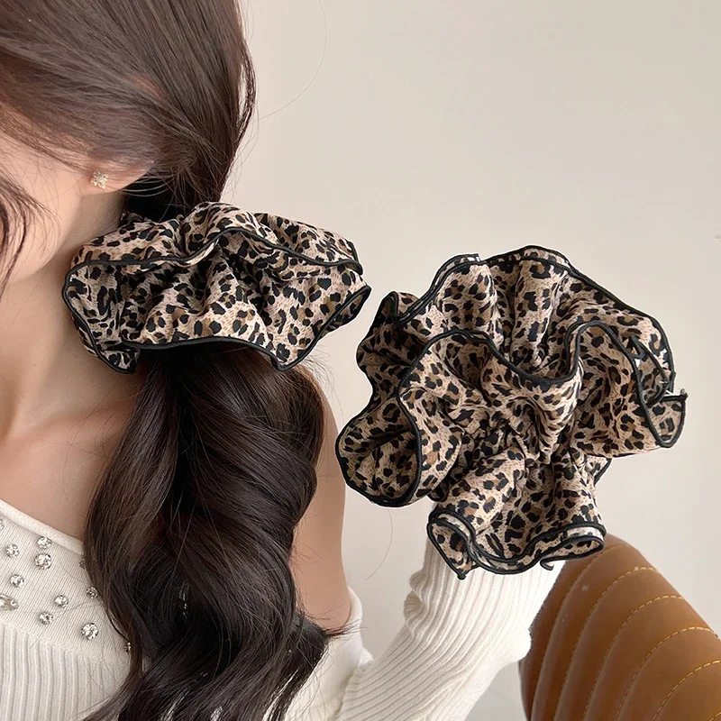 الرجعية الخريف الشتاء ليوبارد طباعة Scrunchies للنساء أربعة طبقات كبيرة الحجم الراقية رئيس زهرة كعكة الشعر حبل موضة الشعر التعادل