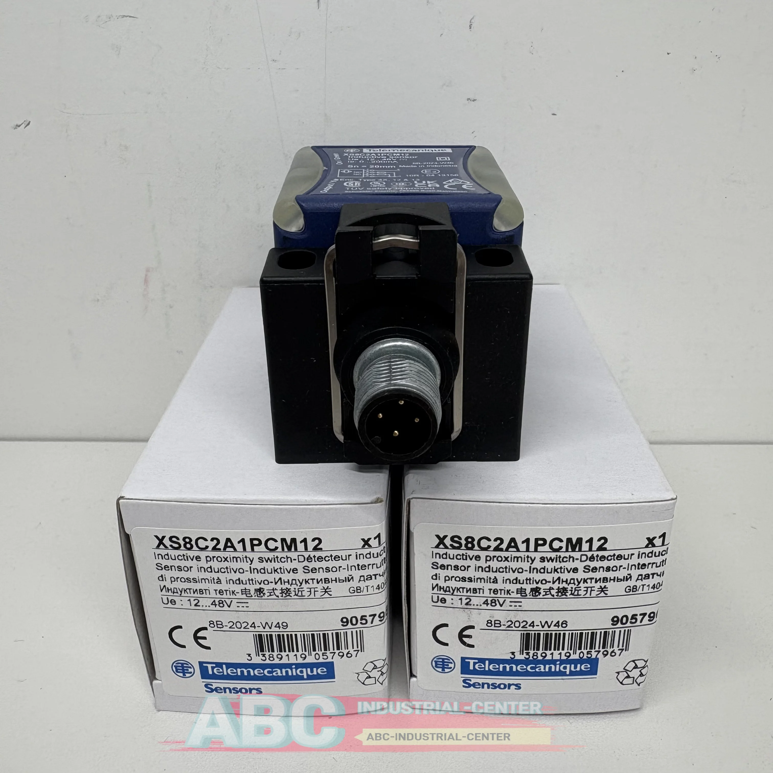 Inductive Proximity  new XS8C2A1PCM12 in box