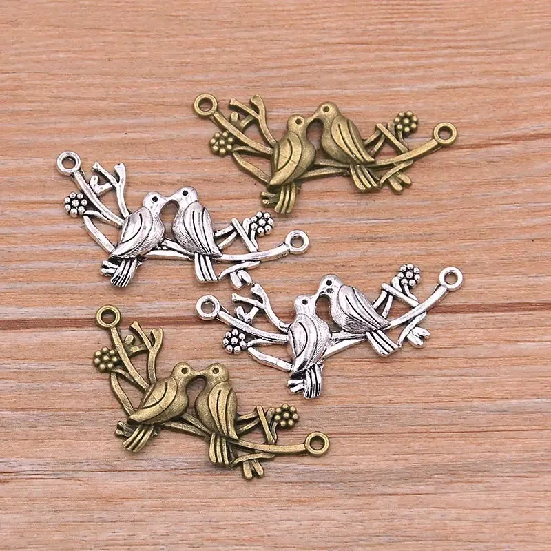 

22 винтажных подвески в виде птиц на ветке дерева с двойными соединителями для подвешивания из сплава. Кулон с изображением Вифлеемской сутры подходит для украшений.