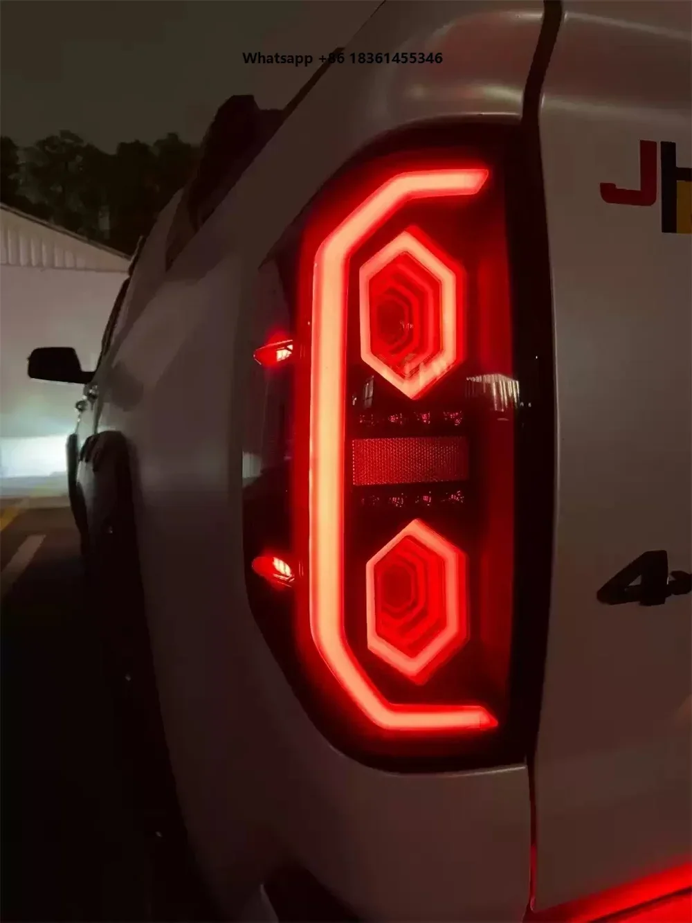 

Задний фонарь в сборе (стоп-сигнал, габаритный огонь, фонарь заднего хода) для Tundra 2014-2020 с указателем поворота