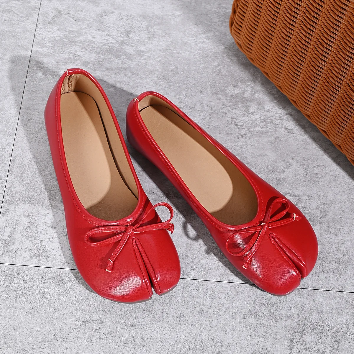 Weiche Ballerinas mit geteilter Zehenpartie für Damen, mit Schleife, aus Leder, runde Zehenpartie, Ballerinaschuhe mit niedrigem Absatz, Slip-on-Loafer, lässig, 2026 – Detail 17