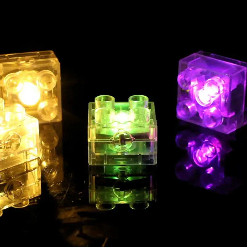 2x2 Square Brick Large Particle Glowing Building Block Lamp Fittings, Flash LED Seven-color Toy Scene Decoration Fittings.