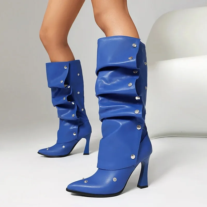 Botas altas hasta la rodilla sexys con tacón ultra alto y hueco, punta con remaches y diseño arrugado, interior de felpa y botón metálico, sin cierre.