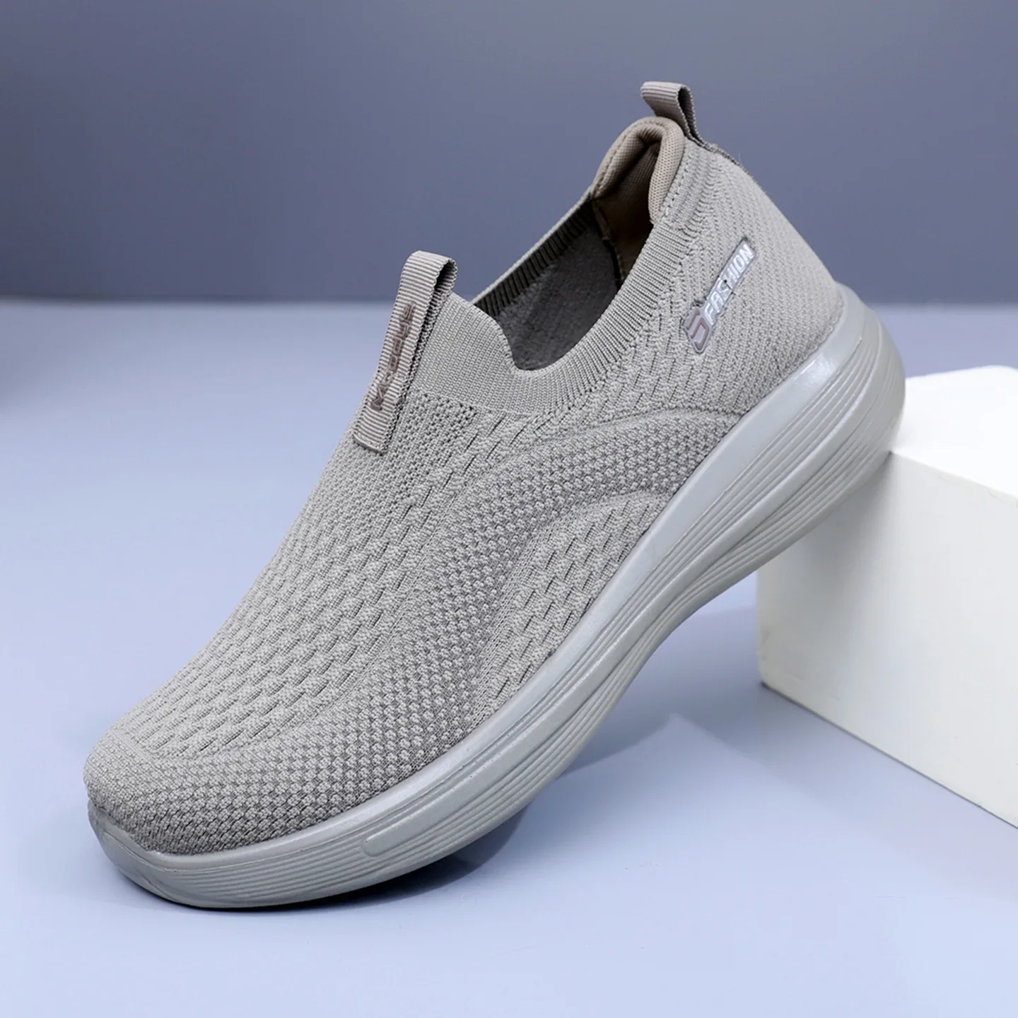 

Men's spring new casual versatile shoes with thick sole and soft sole, breathable and comfortable sports shoes
