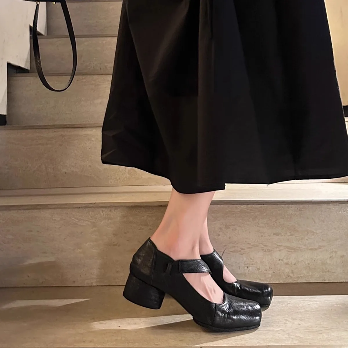 

Женская обувь. Высококачественная удобная кожаная обувь. Роскошные элегантные весенние сандалии Мэри Джейн из натуральной кожи на толстом каблуке с квадратным носком.