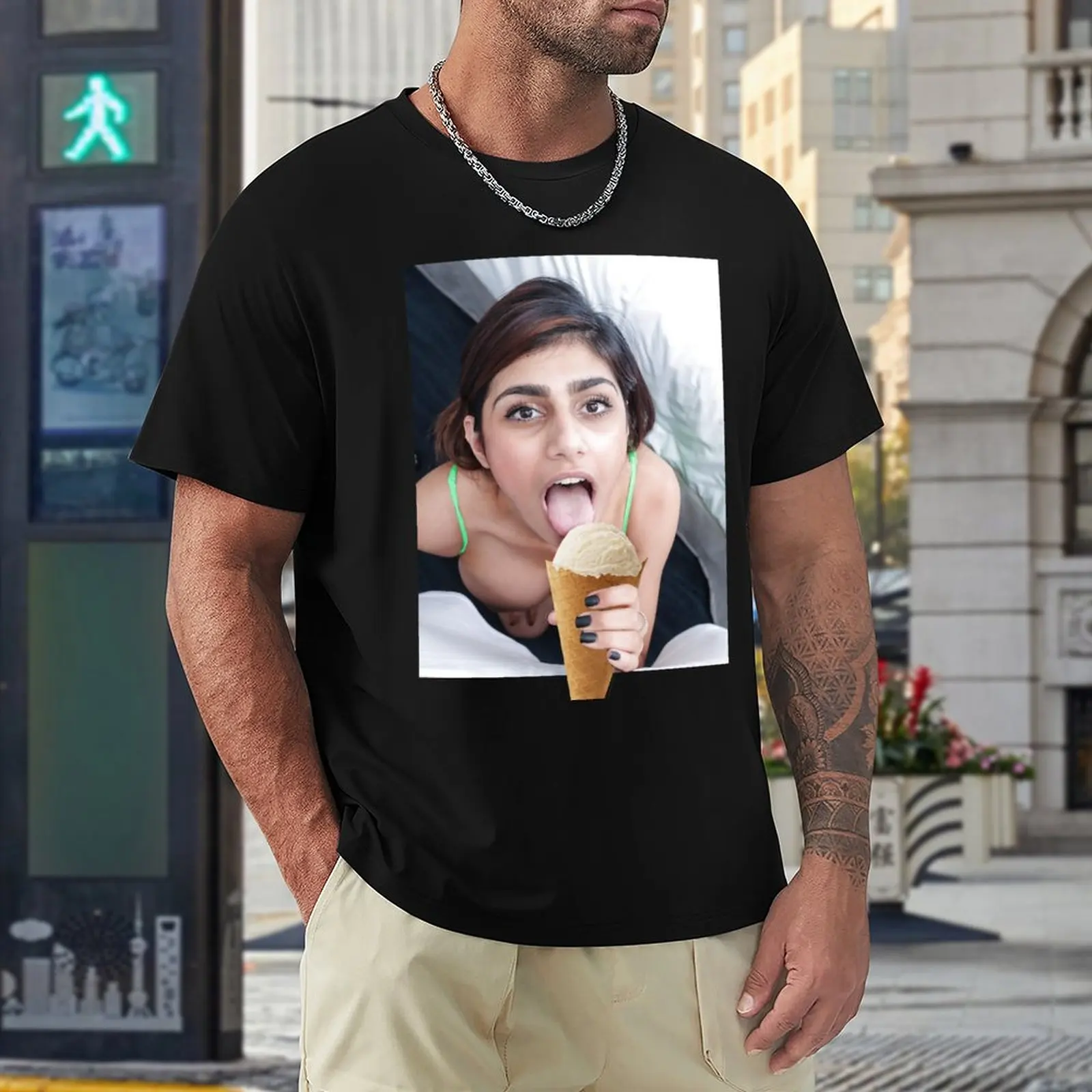 Mia Khalifa eats Ice cream T-Shirt Oversized t-shirt heavyweight t shirts Men\'s clothing