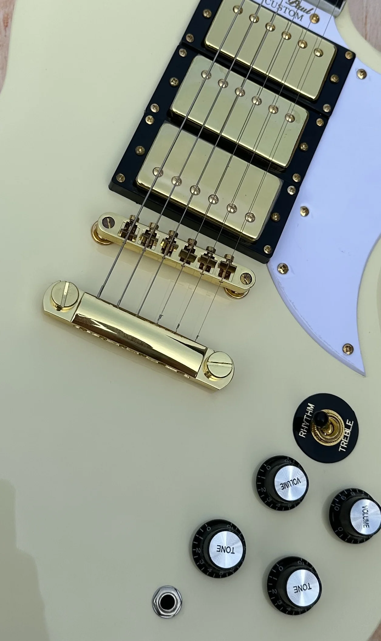 Customized electric guitar, SG electric guitar, cream white, shiny, gold accessories, in stock, quick shipping