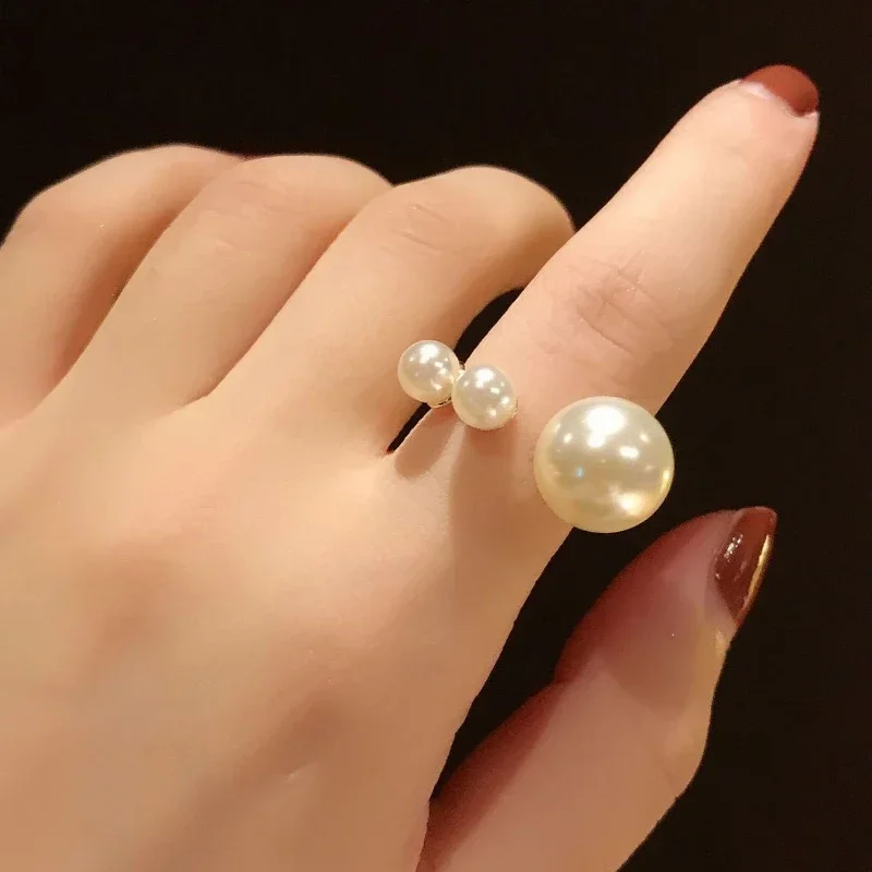 Vintage Baroque Gold Color Metal Hollow Exaggeration Finger Rings Big Pearls Rings for Women Girls Party Gift Fashion Jewelry