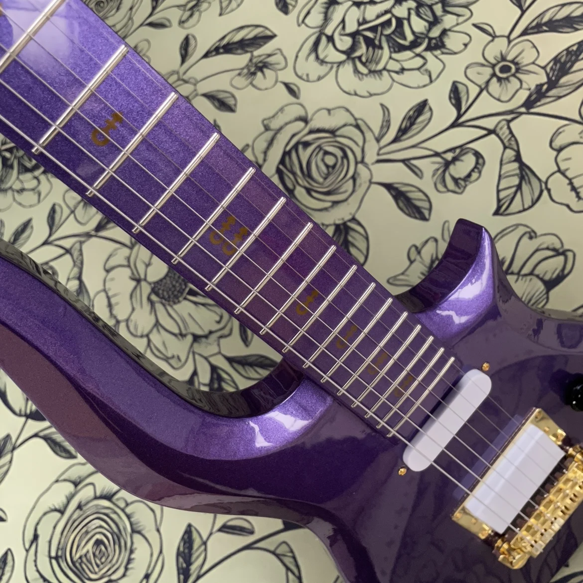 Purple 6-string electric guitar  spiral vortex-shaped body and rosewood fingerboard guitars, beginner-friendly electric guitarra view 4