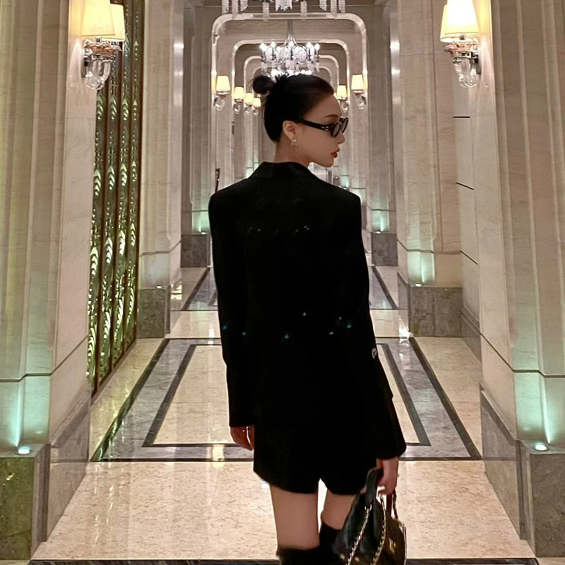 أزياء المرأة خريف جديد مريح عارضة فضفاض الحب المعادن الزخرفية البدلة سترة الكتف معطف النمط الأوروبي والأمريكي