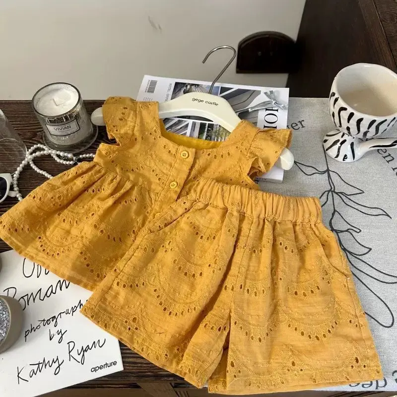 

Summer Girls' Suit New Flying Sleeve Lace Vest Top Children's Shorts Pants Little Girls' Casual and Comfortable Two-piece Set