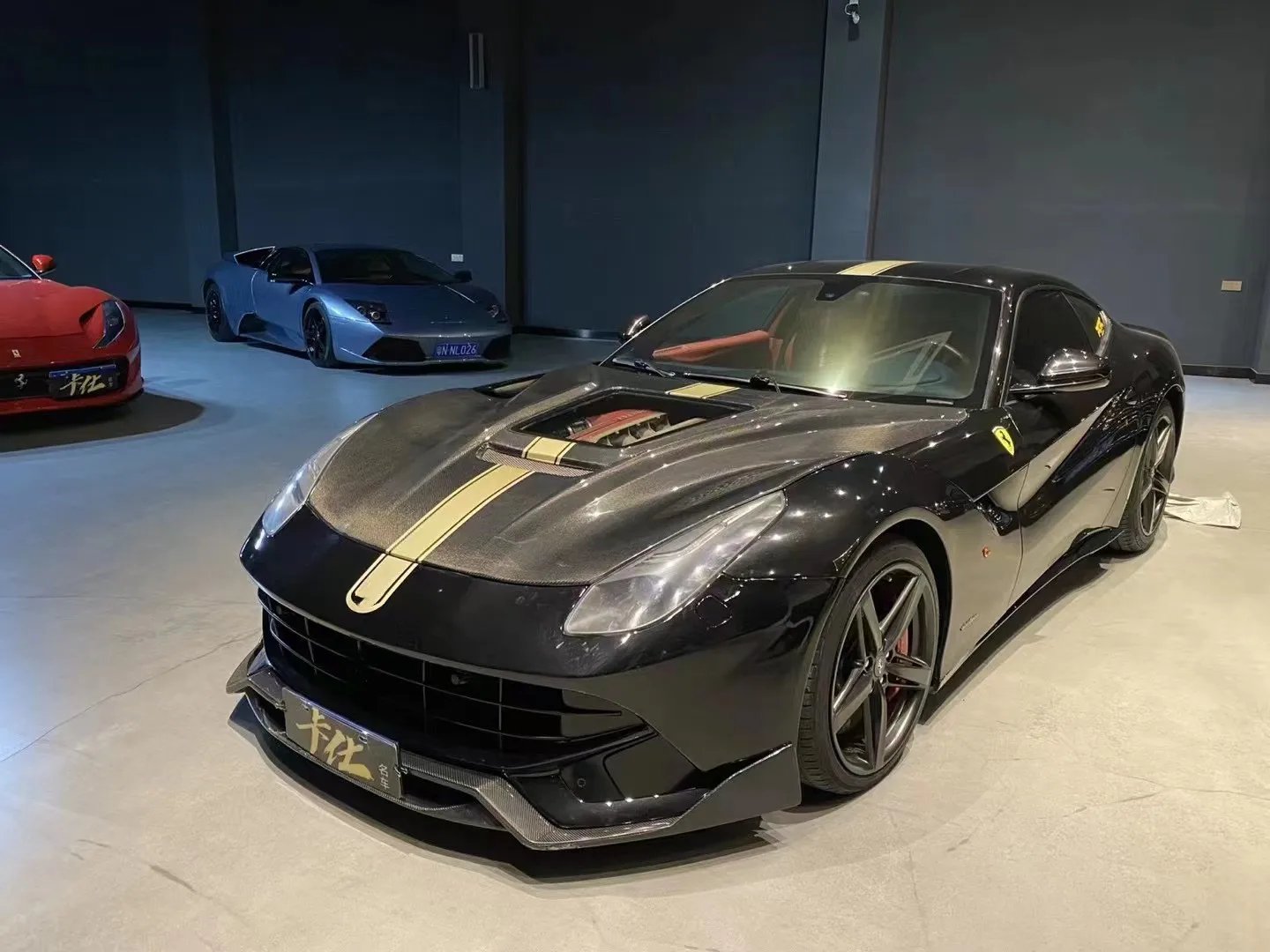 

Подходит для Ferrari F12 Капот из углеродного волокна Upgrade Clear Style