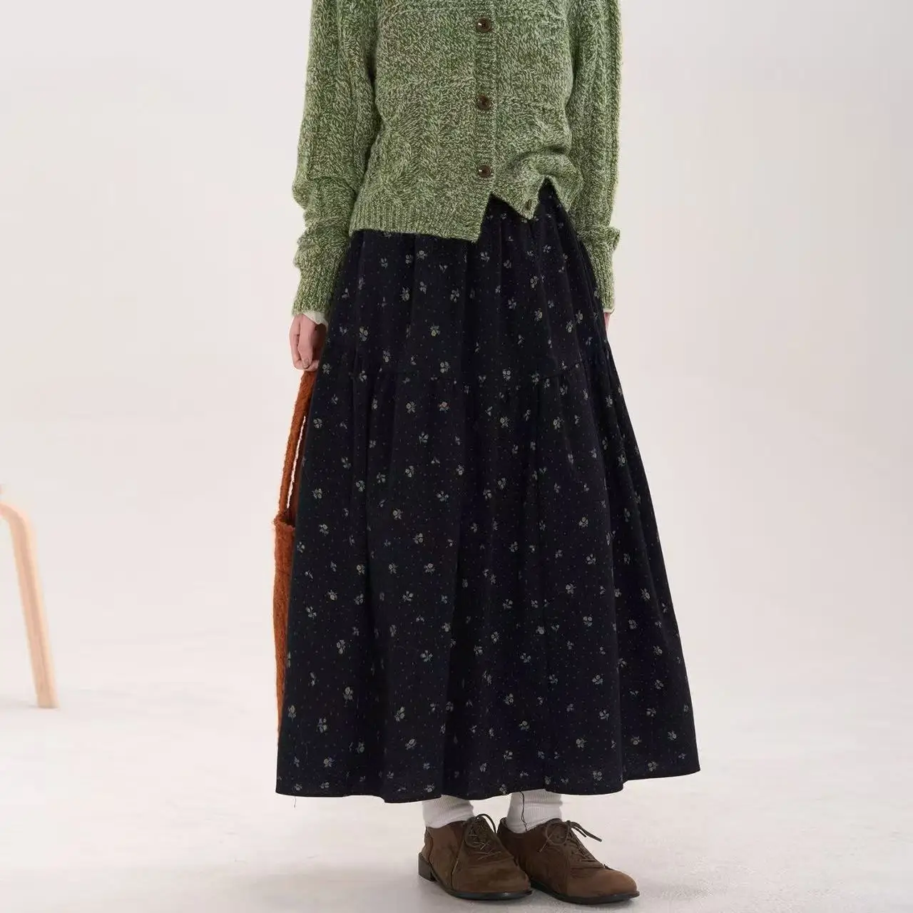 

Black Literary and Retro Black Floral Skirt Autumn and Winter New Pure Cotton High Waist Medium and Long A-shaped Skirt