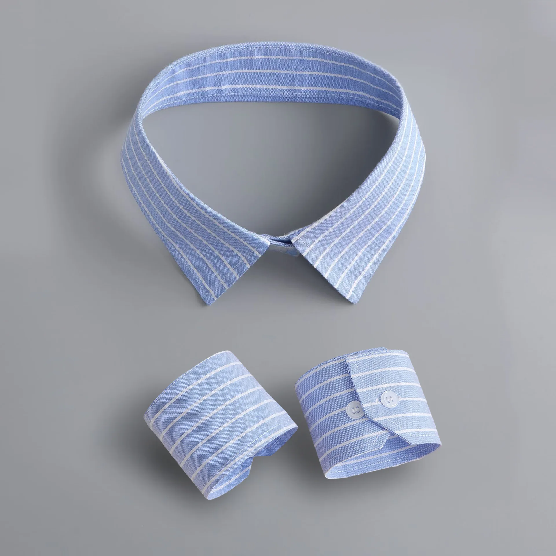 conjunto-feminino-azul-listrado-com-gola-falsa-pontiaguda-pequena-e-decorativa-lenco-e-punhos