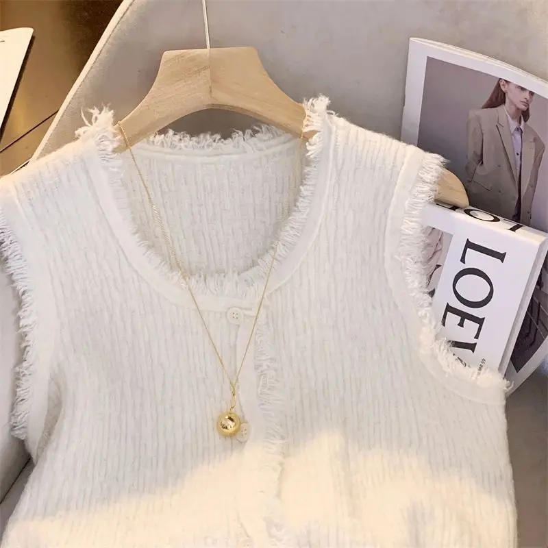 Knit Tops for Woman Round O Neck Winter Button Vest Women\'s Sweater Pink Crochet Y2k Fashion Korea Korean Luxury Jumper New In